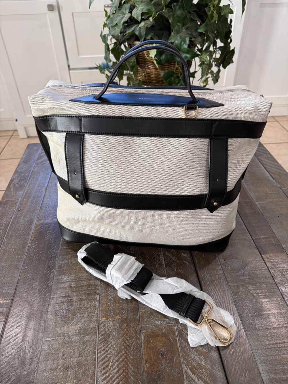 PARAVEL Weekender in Domino Black - EUC (Strap Still Wrapped)